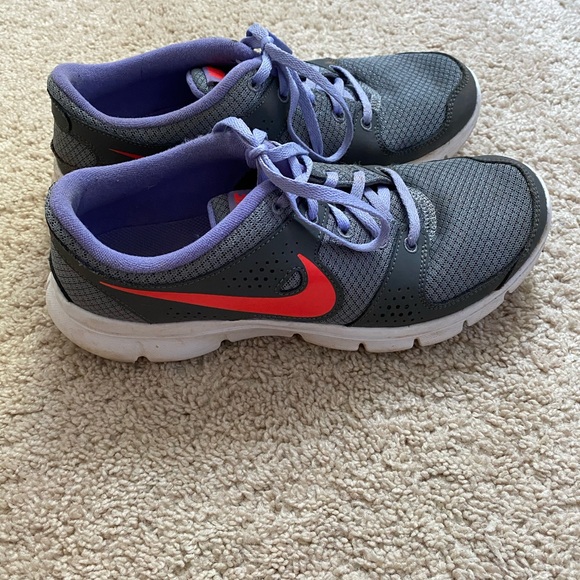 Nike Shoes - Nike running shoes